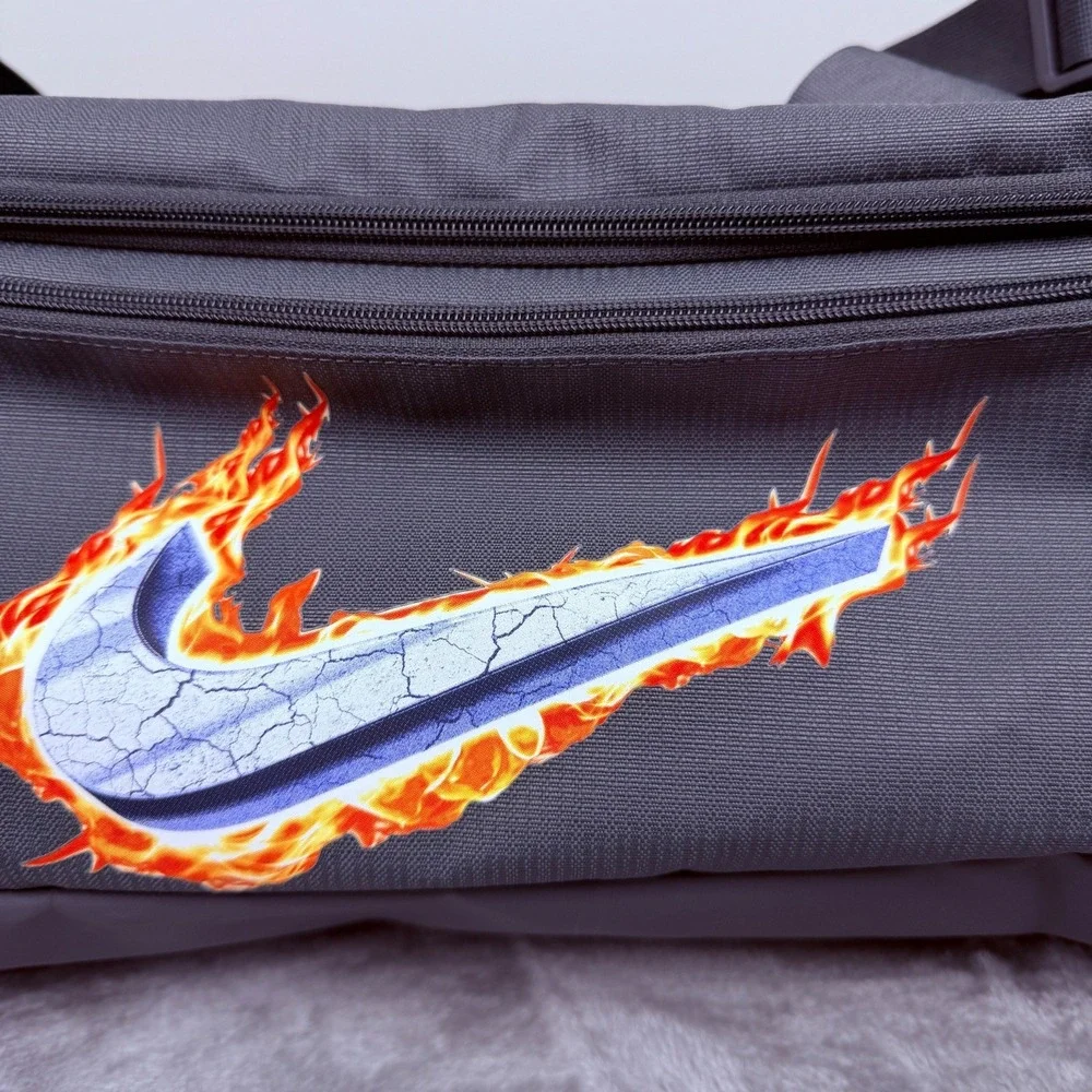 Nike Brasilia Small Duffel Bag Iron‎ Grey Flame Swoosh DQ4479-068 Sample